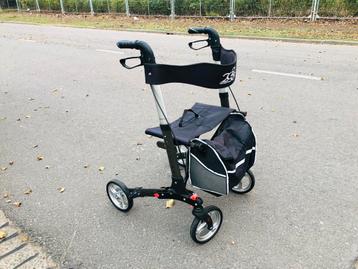 Zeer nette opvouwbare lichtgewicht inklapbare rollator beschikbaar voor biedingen