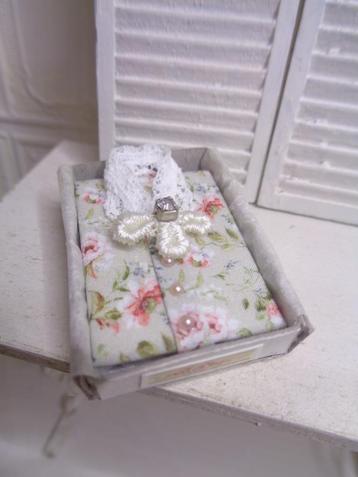 Brocant bloesje .....,, Poppenhuis 1:12 (Nr W6 ) * beschikbaar voor biedingen