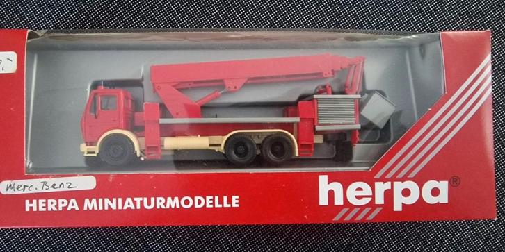 HERPA 1:87 ,IK VERKOOP VANWEGE STOPPEN HOBBY, Hobby en Vrije tijd, Modelauto's | 1:87, Zo goed als nieuw, Bus of Vrachtwagen, Herpa