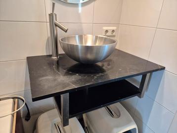 Wastafel met kom beschikbaar voor biedingen