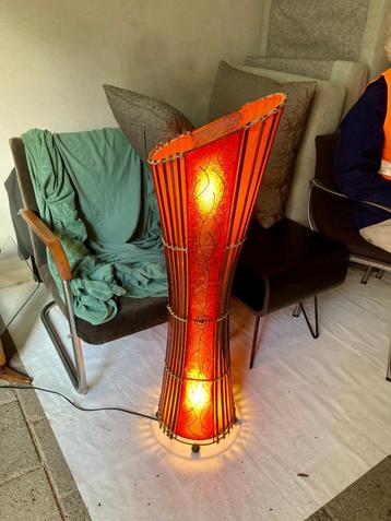 Vloerlamp handgemaakt uit Bali. bamboe, vintage beschikbaar voor biedingen