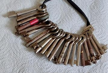 SLEUTELS. SLEUTELS. SLEUTELS.  beschikbaar voor biedingen