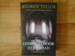 T16-andrew taylor-omringd door het kwaad, Boeken, Ophalen of Verzenden, Nieuw, Nederland