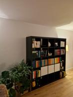 Kallax zwarte 5 vakkenkast in goede staat + 3 witte deurtjes, Ophalen, Gebruikt, 25 tot 50 cm