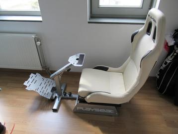 Playseat Evolution met extra seatslider beschikbaar voor biedingen