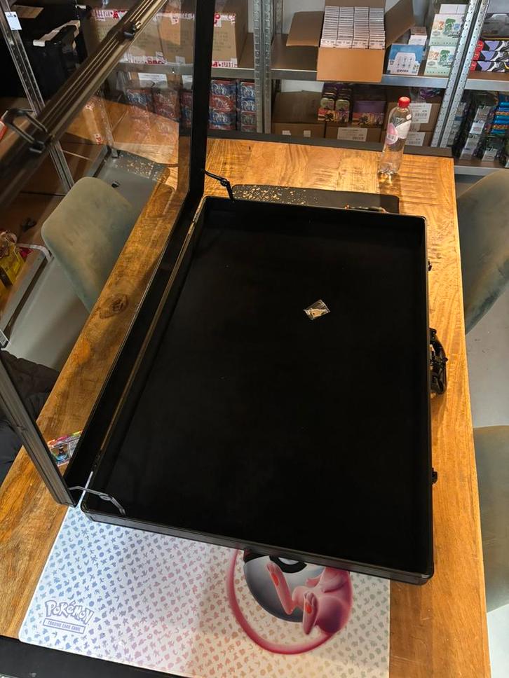 Display Case Vitrine - ideaal voor Pokémon beurzen, Hobby en Vrije tijd, Verzamelkaartspellen | Pokémon, Nieuw, Ophalen of Verzenden