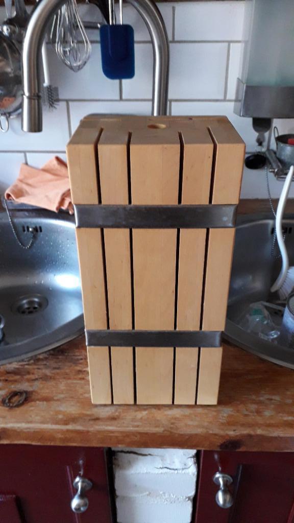 Messenblok met ruimte voor 6 messen en aanzetstaal. 5,00, Huis en Inrichting, Keuken | Keukenbenodigdheden, Ophalen