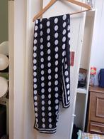 Recht hoekig sjaaltje zwart ent witte ballen, Kleding | Dames, Mutsen, Sjaals en Handschoenen, Ophalen of Verzenden, Nieuw, Maat 38/40 (M)