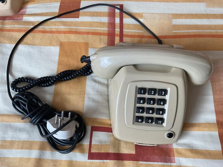 Vintage telefoon toestel met druk knoppen. 1985, Telecommunicatie, Vaste telefoons | Niet Draadloos, Zo goed als nieuw, Ophalen of Verzenden