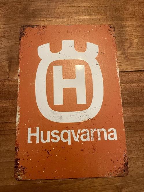 Husqvarna metalen reclamebord / wandbord (old Look), Verzamelen, Merken en Reclamevoorwerpen, Nieuw, Reclamebord, Ophalen of Verzenden