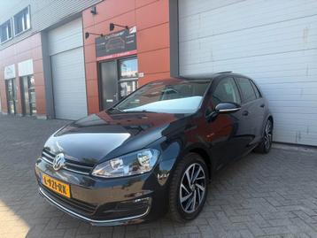 Volkswagen Golf 1.2 TSI Loung 105PK 5D 2015 Zwart Cruis/Pano beschikbaar voor biedingen