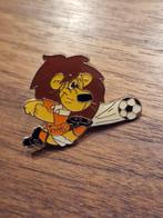 V 181 KNVB Dutchie Oranje Leeuw Voetbal Pin, Ophalen of Verzenden, Zo goed als nieuw, Sport, Speldje of Pin