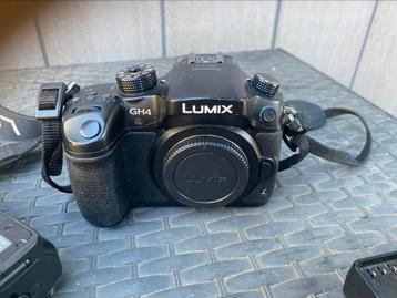 Mooie en goede Panasonic Lumix GH4 body met batterygrip beschikbaar voor biedingen