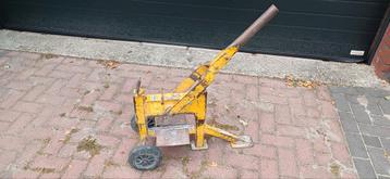 Stenenknipper beschikbaar voor biedingen