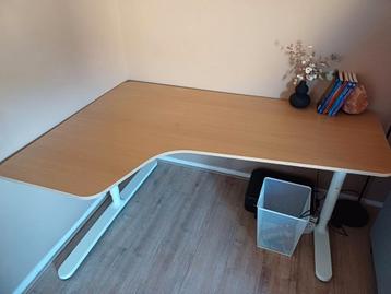 Bekant hoekbureau 