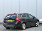 Volvo V60 1.6 T3 Momentum Leer / Afneembare trekhaak / Navi, Auto's, 15 km/l, Gebruikt, Beige, 4 cilinders