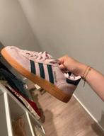 Adidas Spezial, Ophalen of Verzenden, Zo goed als nieuw, Roze, Sneakers of Gympen