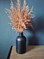 Zwarte vaas met pluimen., Ophalen