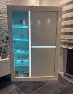 Moderne vitrinekast met LED-verlichting – Hoogglans wit, Huis en Inrichting, Kasten | Vitrinekasten, Ophalen, Zo goed als nieuw