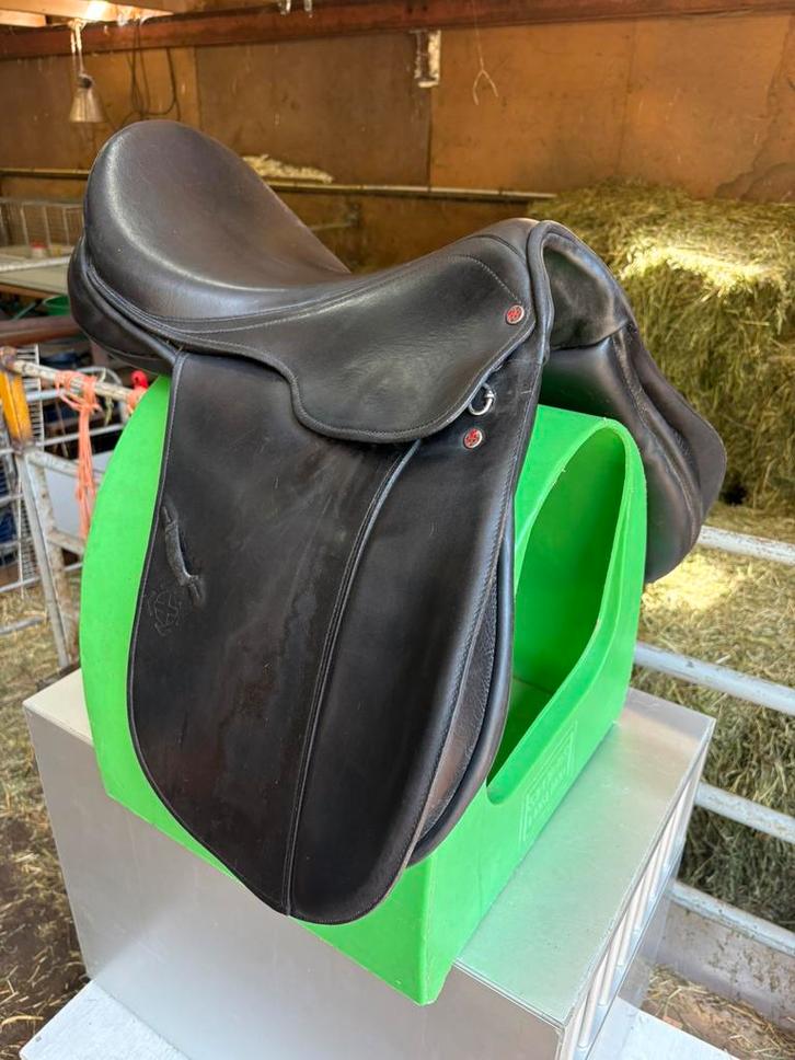 Lemetex Dressuurzadel 17”, Dieren en Toebehoren, Paarden en Pony's | Zadels, Zo goed als nieuw, Dressuur, Ophalen of Verzenden