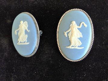 2 Zeer Mooie ZILVEREN JASPERWARE WEDGWOOD broches beschikbaar voor biedingen
