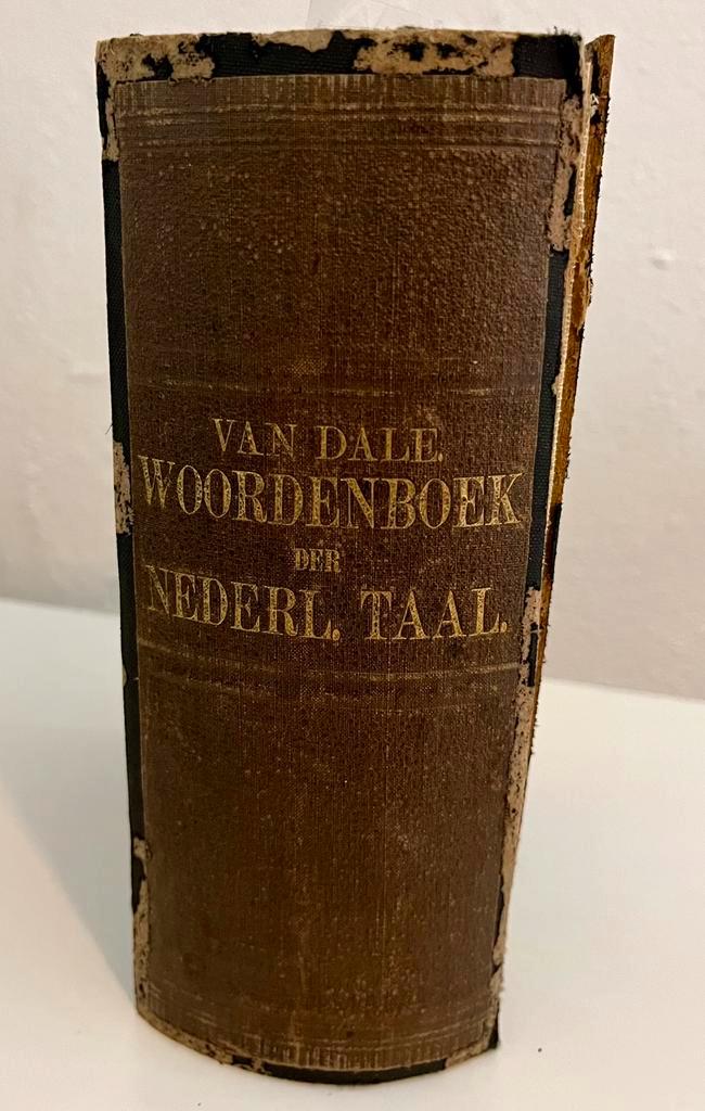 Van Dale | Eerste druk, 1ste editie Woordenboek Nederlands, Antiek en Kunst, Antiek | Boeken en Bijbels, Ophalen of Verzenden