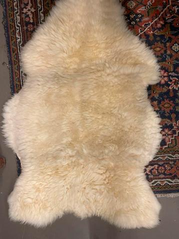 Groot schapenvacht - nieuw en dik. 1:10 x 80 cm beschikbaar voor biedingen