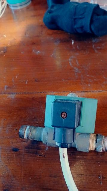 12 volt water afsluit klep beschikbaar voor biedingen