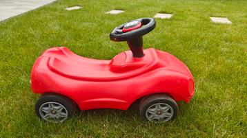 Rode loopauto beschikbaar voor biedingen