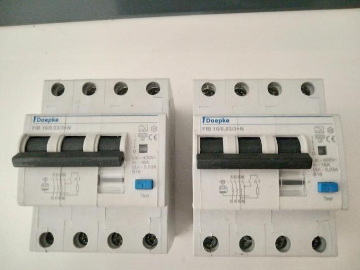 aardlekschakelaar 3+N 16 ampere, Doe-het-zelf en Verbouw, Elektra en Kabels, Zo goed als nieuw, Overige typen, Ophalen of Verzenden