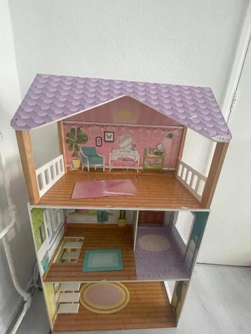 poppenhuis beschikbaar voor biedingen