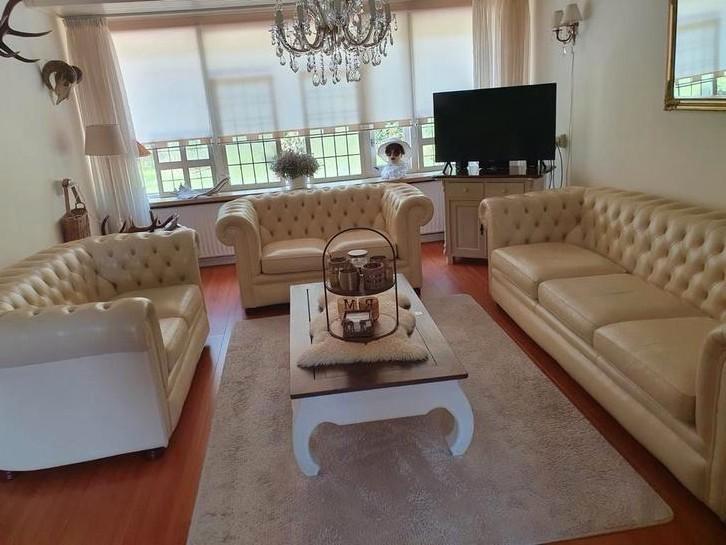 Prachtige Chesterfield banken 3+2+2 zits, Huis en Inrichting, Banken | Complete zithoeken, Zo goed als nieuw, Leer, Ophalen