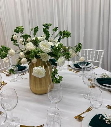 Complete Tafels met stoelen, decoratie verjaardag, verloving beschikbaar voor biedingen