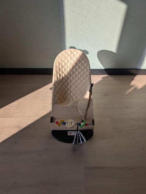 JAXX Wipstoel – Beige – Inclusief Speelboog + Knisperboekje, Kinderen en Baby's, Wipstoeltjes, Zo goed als nieuw, Wipstoel, Overige merken
