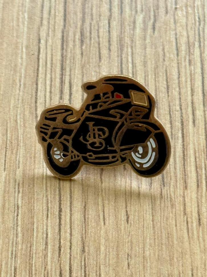 JPS Motor Vintage Pin, Verzamelen, Speldjes, Pins en Buttons, Gebruikt, Speldje of Pin, Sport, Ophalen of Verzenden