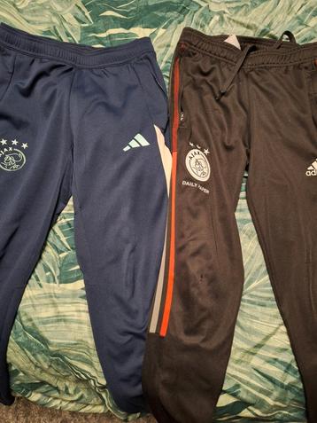 2 Ajax trainingsbroeken maat xs/s beschikbaar voor biedingen