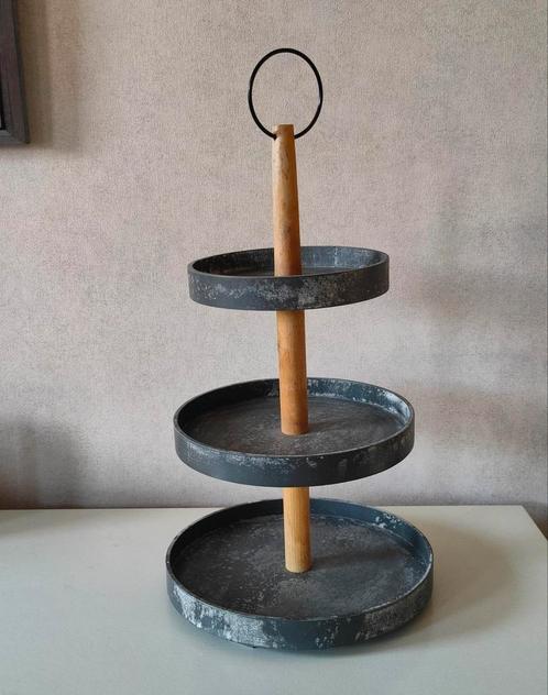 Etagère met 3 niveaus in betonlook 50 cm hoog, Huis en Inrichting, Woonaccessoires | Etagères, Zo goed als nieuw, Ophalen of Verzenden