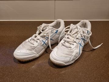 Asics sportschoenen maat 38 beschikbaar voor biedingen