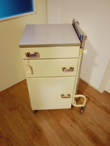 Vintage ziekenhuis verrijdbare bed trolley jaren 60 beschikbaar voor biedingen