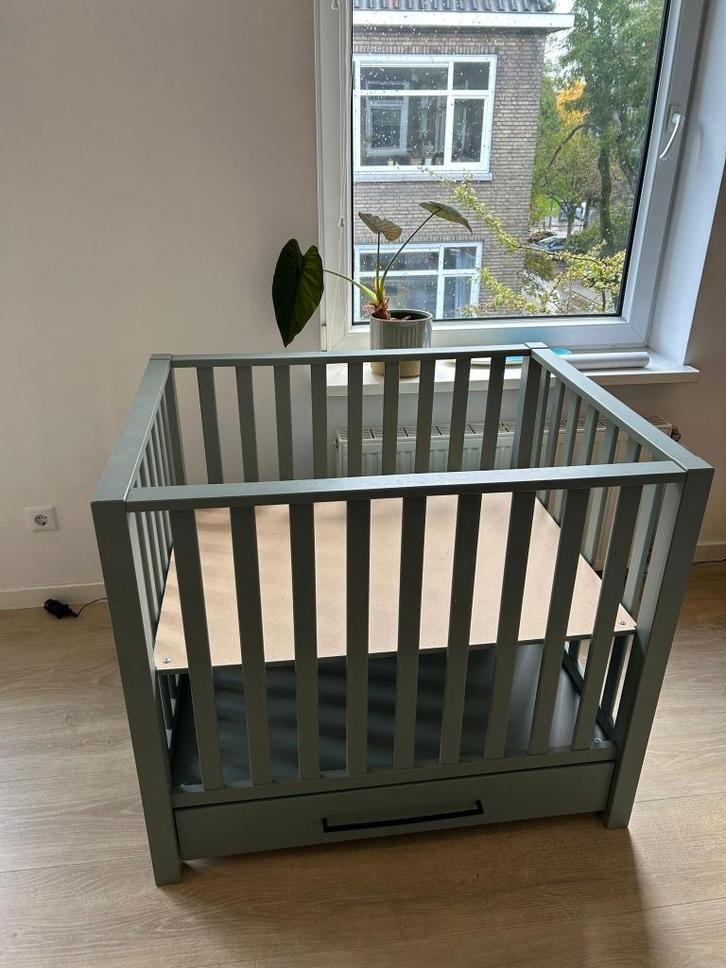 Europe Baby Casper Box - mat zeegroen met lade, Kinderen en Baby's, Boxen, Zo goed als nieuw, Rechthoekig, In hoogte verstelbaar