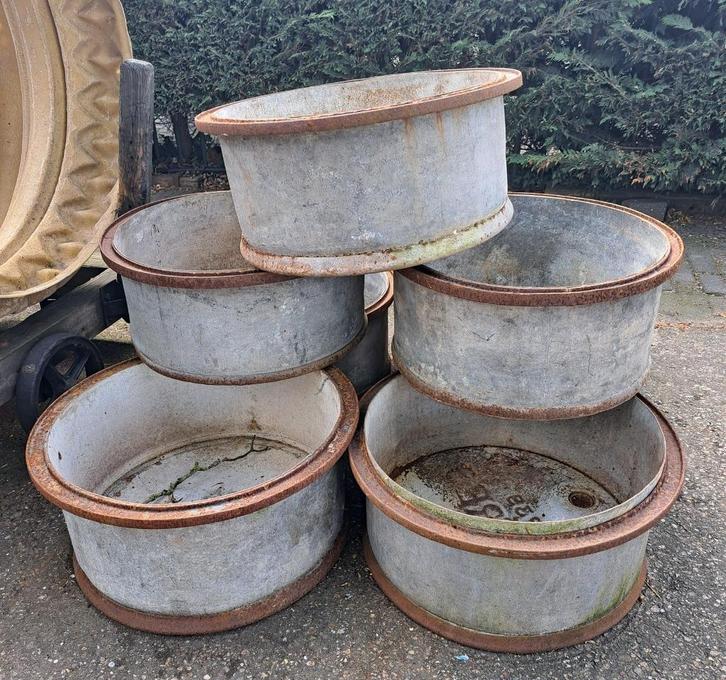 Antieke zinken ronde bloembakken 65 cm doorsnee nog 3 stuks, Tuin en Terras, Bloembakken en Plantenbakken, Tuin, Minder dan 30 cm