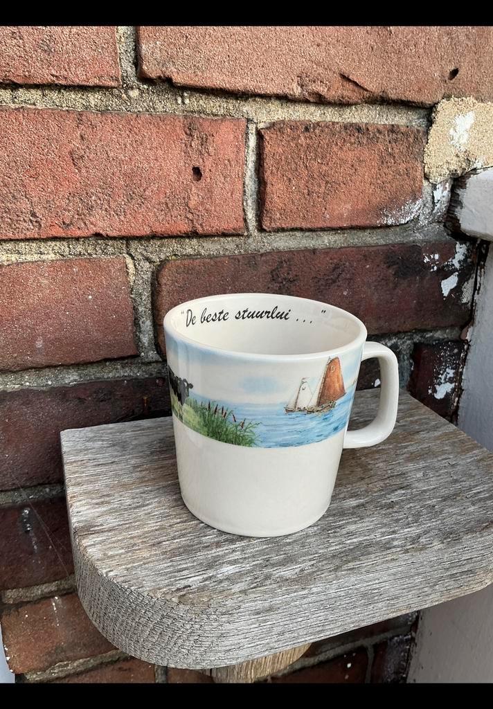 Kopje v Wiebe van der Zee. “ Beste stuurlui staan aan wal ”., Huis en Inrichting, Keuken | Servies, Zo goed als nieuw, Kop(pen) en/of Schotel(s)