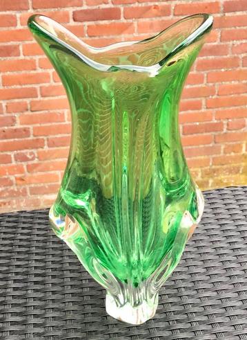 PRACHTIGE OUDE GROENE DESIGN VAAS VAN GEBLAZEN GLAS beschikbaar voor biedingen