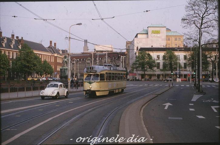h1056: dia van HTM PCC 1235, Den Haag Vijverdam, ca. 1980, Verzamelen, Spoorwegen en Tramwegen, Gebruikt, Tram, Kaart of Prent