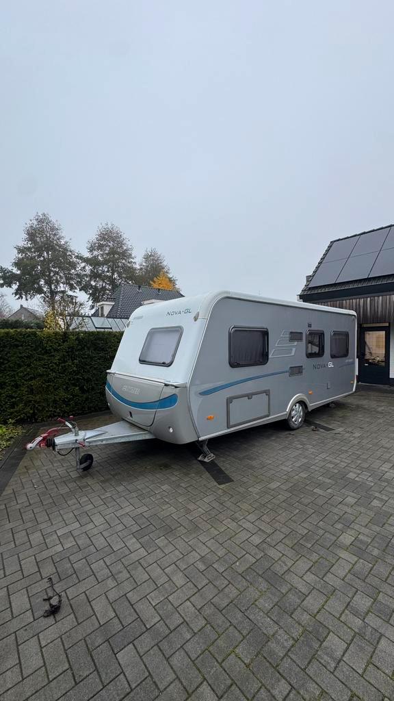 Hymer Eriba Nova GL 545 uit 2009 met mover, airco & voortent, Caravans en Kamperen, Caravans, Particulier, tot en met 5, 1500 - 2000 kg