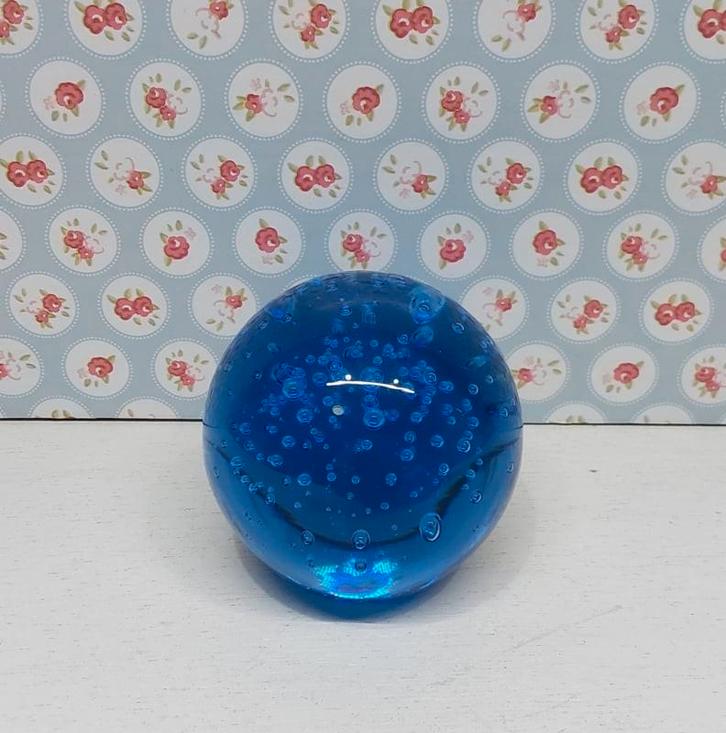 Blauwe glazen bol, presse papier, Huis en Inrichting, Woonaccessoires | Overige, Ophalen of Verzenden
