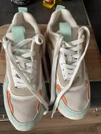 Nieuwe dames sneakers 1 keer gedragen, Ophalen of Verzenden, Nieuw, Sneakers of Gympen