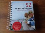 52 wandelingen met schrijvers naar hun jeugd - ringbandboek, Boeken, Ophalen of Verzenden, Nieuw