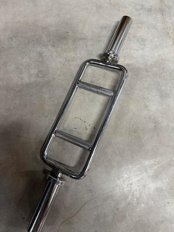 Tricep bar te koop beschikbaar voor biedingen