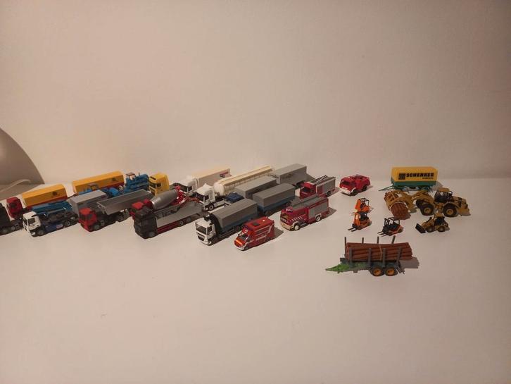 Te koop 22 stuks model auto's, Hobby en Vrije tijd, Modelauto's | 1:87, Zo goed als nieuw, Bus of Vrachtwagen, Wiking, Ophalen